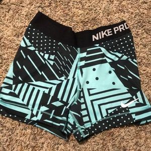 NIKE PRO SIZE SMALL